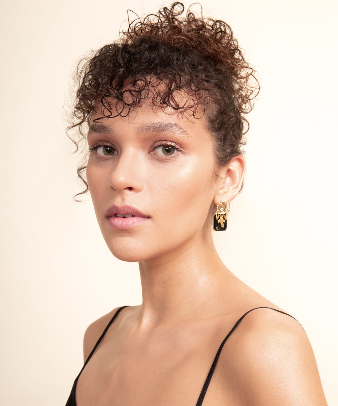 Birdman Oniks Altın Küpe