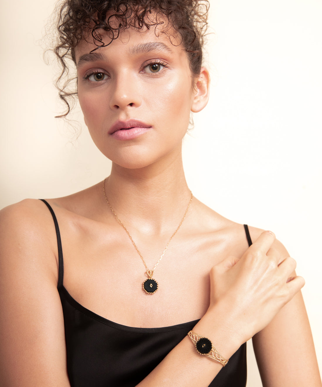 Yılan Oniks Altın Kolye